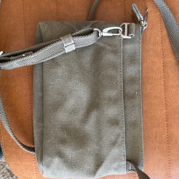 Travelon Olive Crossbody Bag - Picture 5 of 9
